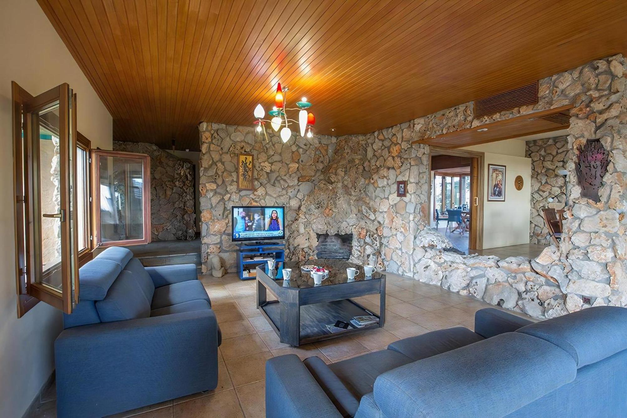 Foothills, Exquisite 5bdr With Pool And Stunning Views