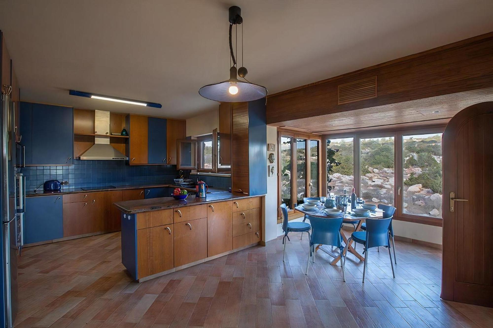 Foothills, Exquisite 5bdr With Pool And Stunning Views
